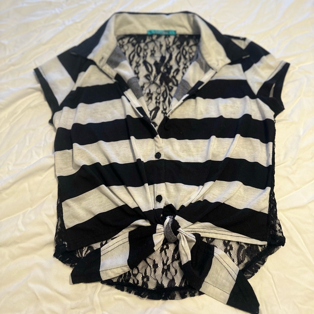 Lacy Crop Top with Tie - size M